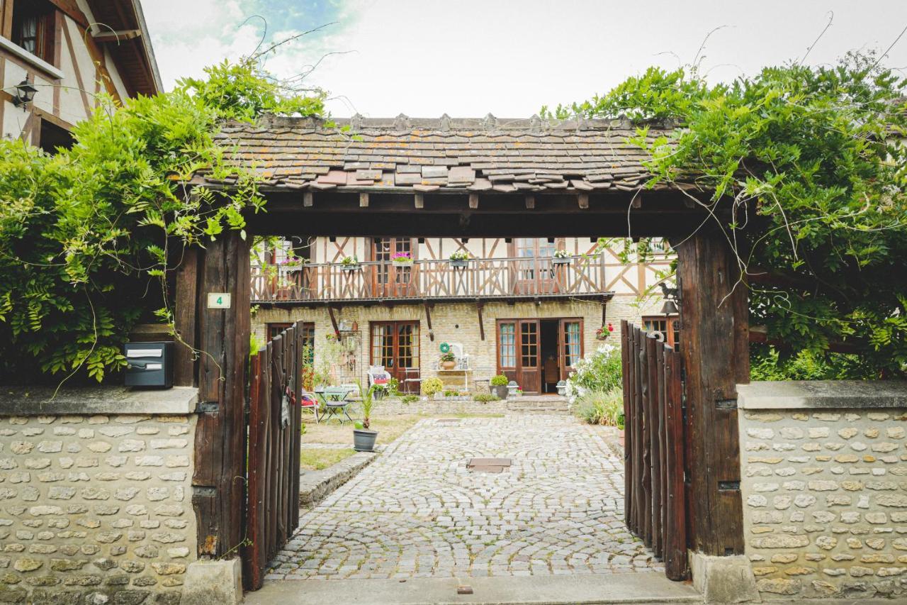Au Fil De L'Eau & Gite "Le Jardin Du Moulin" Fourges Exterior photo